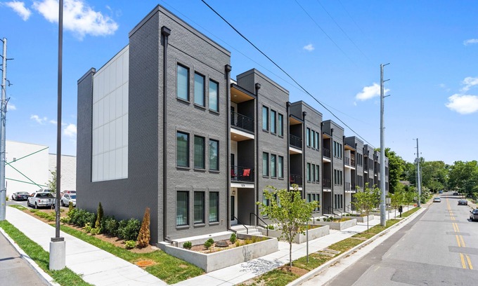 Eastwood Casa | SLEEPS 24 Keep the Secret 2 - 2 Units 8BR 8BA New townhomes