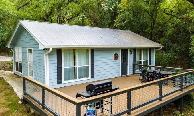 Kyle Casa | Sleeps 16 | 5 Houses | Pet Friendly | Fire Pit