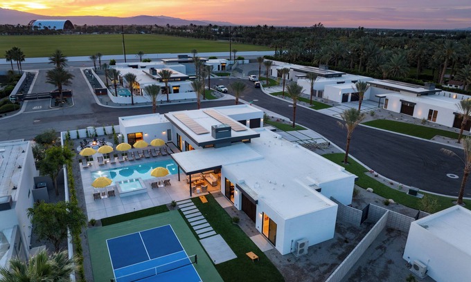 La Quinta Casa | Sleeps 34 | 2 Villas, Pool, Pickleball + Bocce | Polo Villas Elara by AvantStay
