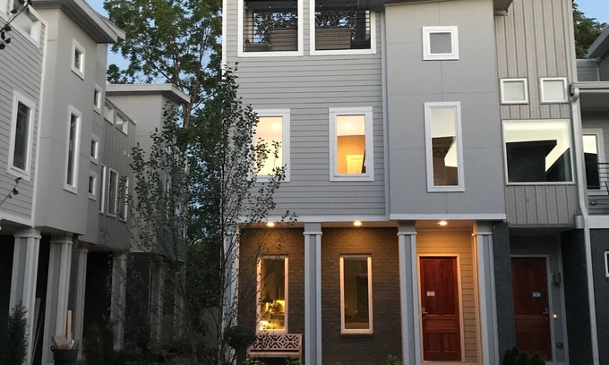 Chestnut Hill Casa | ** SLEEPS 40 ** Dwell Lofts - * 4 Unidades * 10BR * 9. 5BA * Tejados increíbles *
