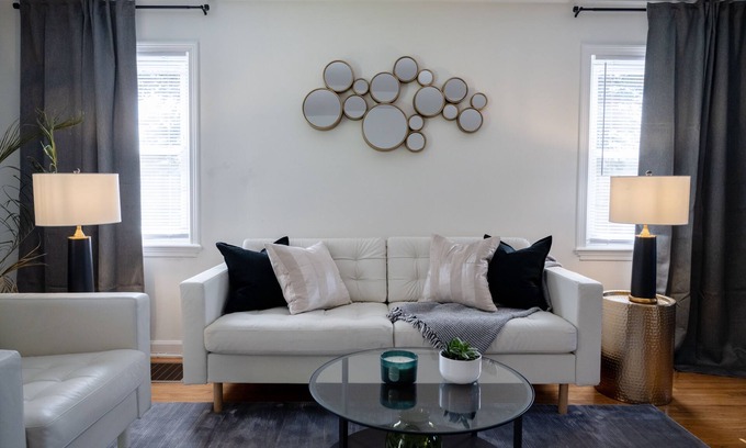 Kansas City Casa | Sleeps 6, 3 Queen Beds, Centrally Located, Near Downtown KC & County Club Plaza