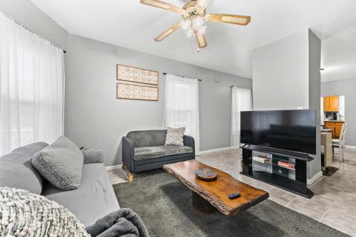 New Bedford Apartamento | Sleeps 5 near ferry, train to Boston and downtown 3br apartment