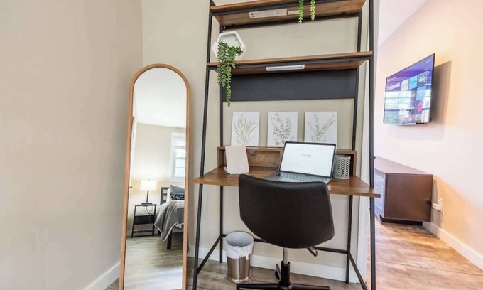Salemtown Apartamento | Sleeps 6-Full Kitchen-4 Beds-Big Couch-OfficeSpace
