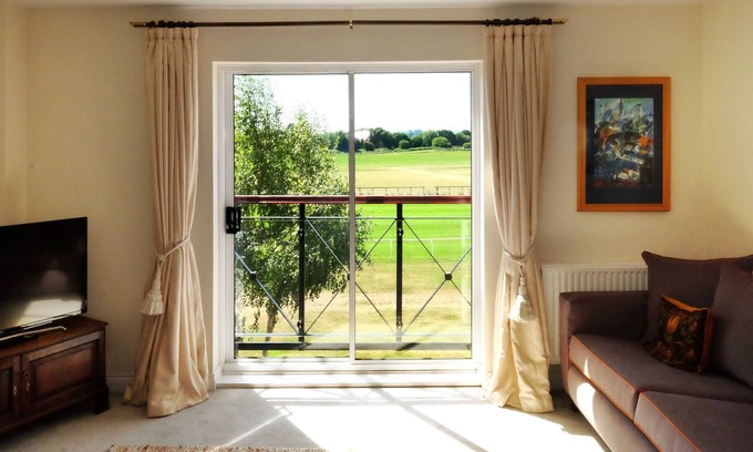 Stratford-upon-Avon Casa | Cerca del centro de la ciudad, un paseo fácil. 3 habitaciones, 5 camas, capacidad para 6 +