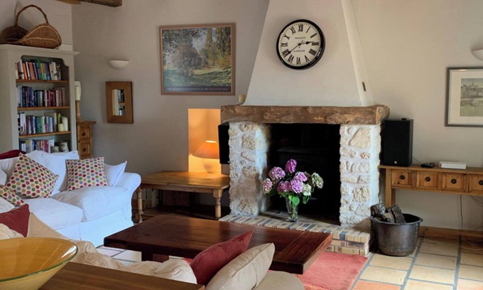 Saint-Meard-de-Gurcon Casa | Sleeps 6 Vineyard Escape- PetsOK & Airport Access