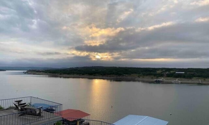 Briarcliff Condominio | Sleeps 8-10, waterfront, boat slip, pool & hot tub