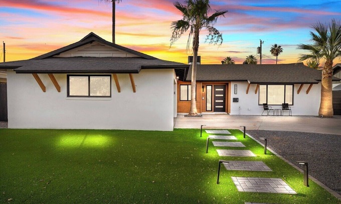 South Scottsdale Casa | Sleeps 8, Modern Luxury, Near Old Town with Pool!