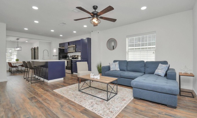 South Central Houston Casa | Sleeps 8 - Near Downtown - Free Parking