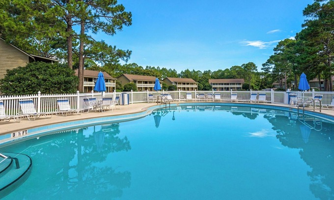 Frangista Beach Condominio | Sleeps 8 w/ Resort Pools, Tennis, Golf & Beach Access + Attraction Tickets!