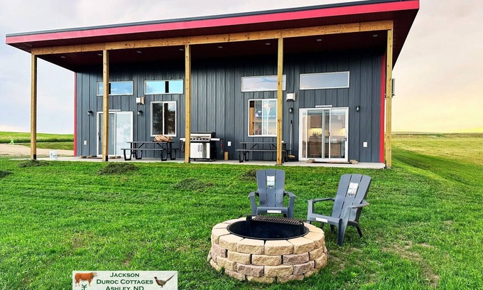 McIntosh County Cabina | Sleeps Up to 12, Lakefront Stay at Dry Lake, ND: Pet Friendly!