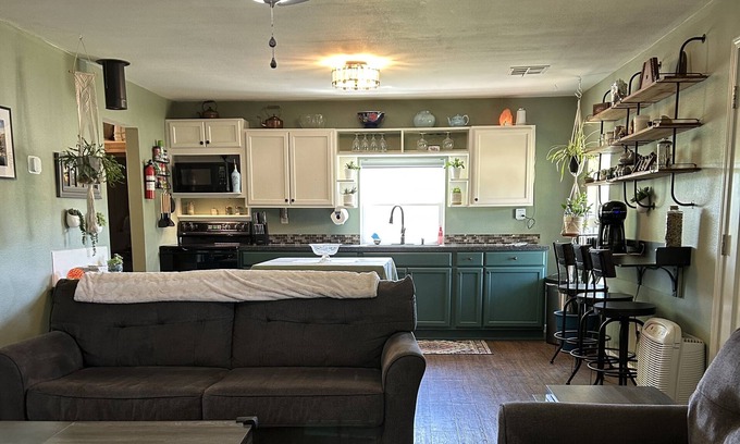 Moodys Casa | Sleepy River Haven, 1 mi. from the river, next to multiple float resorts.