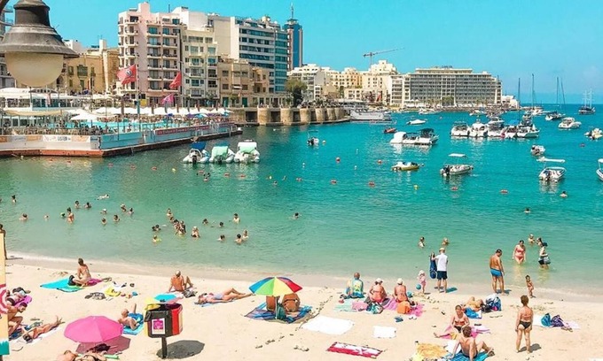 Sliema Apartamento | Sliema Penthouse near Balluta Bay, St Julian, Beaches and Valletta