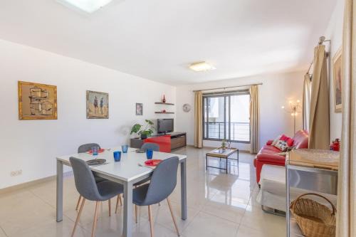 Sliema Apartamento | Sliema - Private Terrace, mins walk to Balluta Bay Beach by QuickTrips