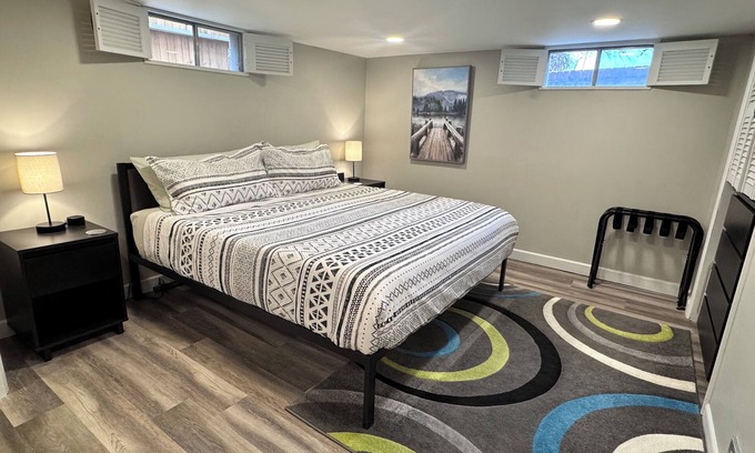 Sloan Lake Apartamento | Sloan’s Lake ★ King Bed ★ Off-Street Parking ★ Private Entrance ★ Near Stadium