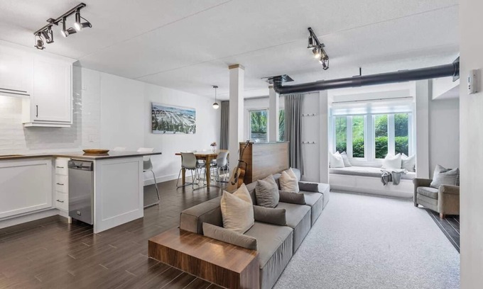 The Blue Mountains Condominio | Slope View Chalet - Walk to the Village / Patio