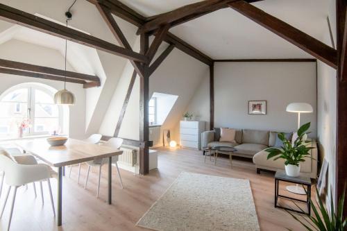 Zentrum Apartamento | smør I Skandi-Style im Speicher I 1 Min zum Hafen