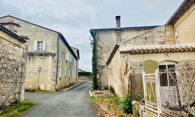 Saint-Christophe-des-Bardes Casa | Small winery in the heart of the village -