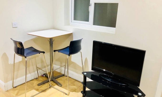 Staines Apartamento | Small 3 Bed Flat near Heathrow