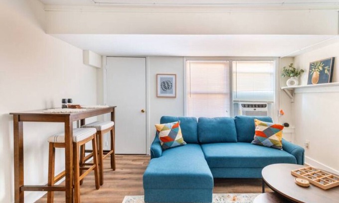 Danville Apartamento | Small and Stylish: Main St. Apt