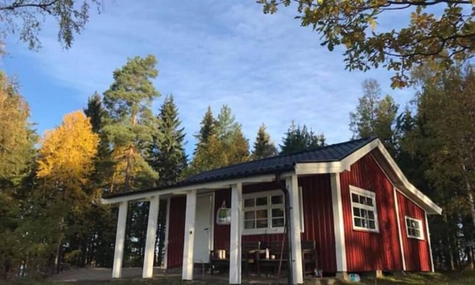 Varnamo Municipality Cabaña | Pequeña casa de campo con 20 m al lago Hindsen