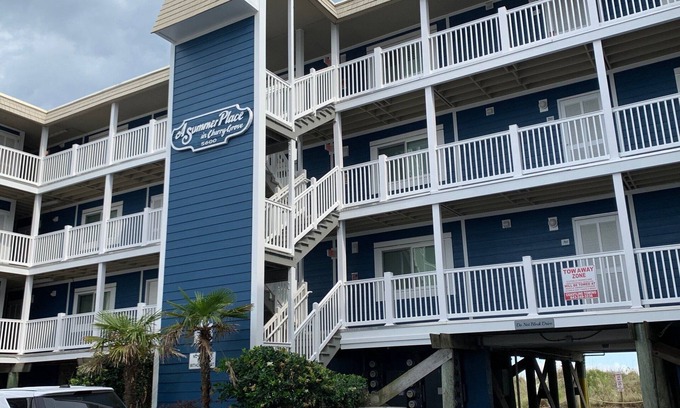 North Myrtle Beach Apartamento | A Summer Place Unit B8 is Small Dog Friendly and oceanfront in Cherry Grove