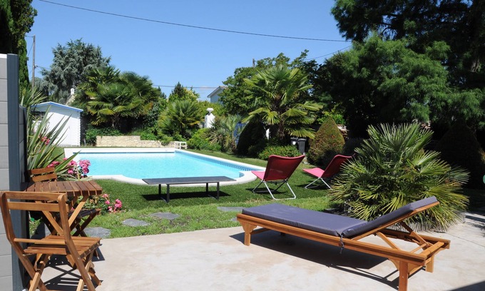 Pessac Casa | PEQUEÑA ESQUINA EXÓTICA CON PISCINA, ESTACIONAMIENTO SEGURO