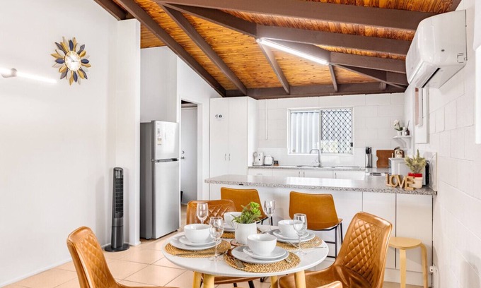 Crestmead Casa | Small Groups & Families! Stylish 3Beds near mall