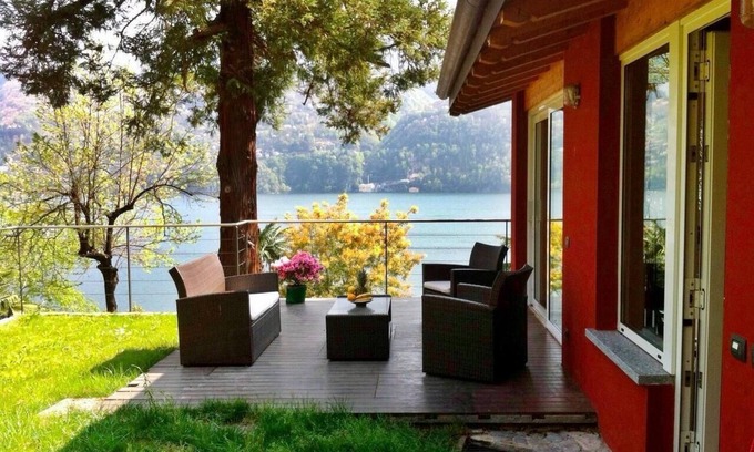 Carate Urio Casa | Pequeña casa con gran jardín, vista del lago de Como 'Sans Souci'