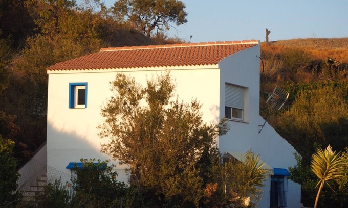 Velez-Malaga Casa | Pequeña casa con piscina en el olivar con vistas al mar