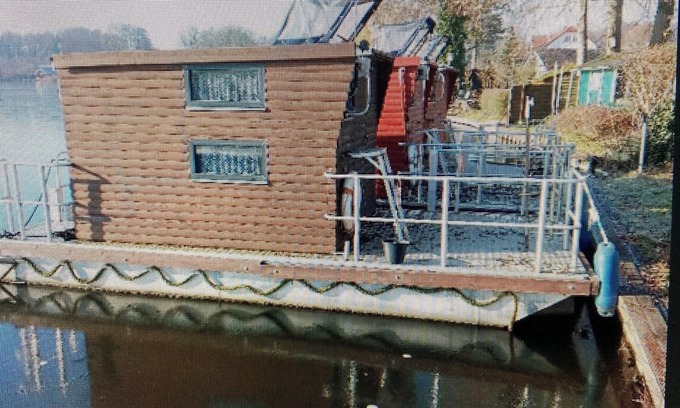 Lychen Alquiler De Eote | Small houseboat ideal for fishing or experiencing nature!