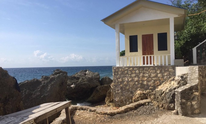 Catmon Complejo | Small Houses in a Private Beach