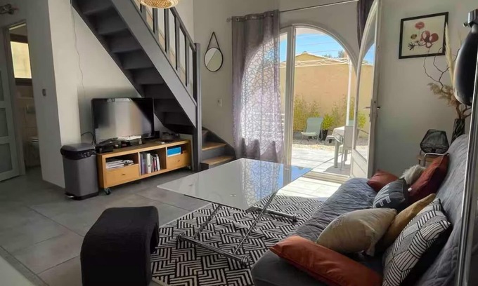 Rognac Casa | Small, quiet house with air conditioning + wifi for long stays