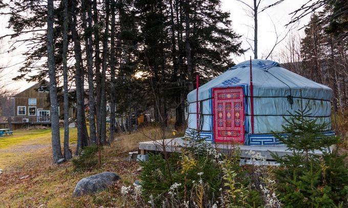 Indian Brook Complejo | Pequeña yurta roja en Cabot Shores Wilderness Resort