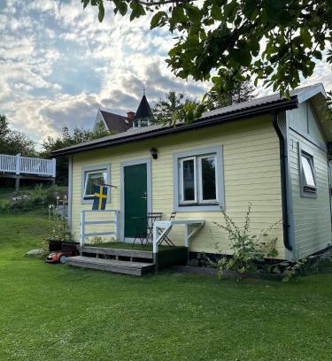 Saltsjobaden Apartamento | Small Seaside Cottage