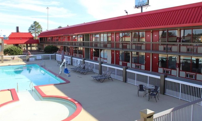Perry Casa | Small Town Charm! 4 Comfy Units, Parking