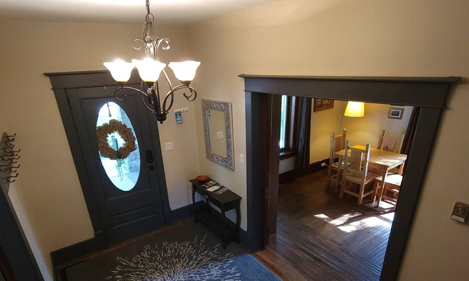 Grey Highlands Casa | Small Town Charm Retreat, Close to Hiking- Sleeps Ten