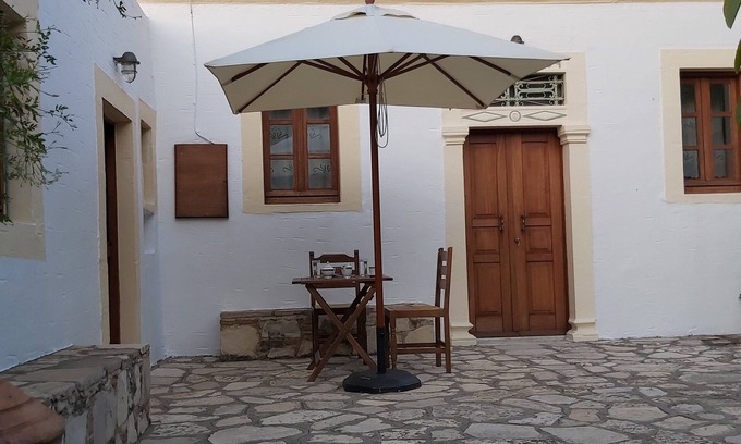 Zia Casa | Small traditional house in Asfendiou