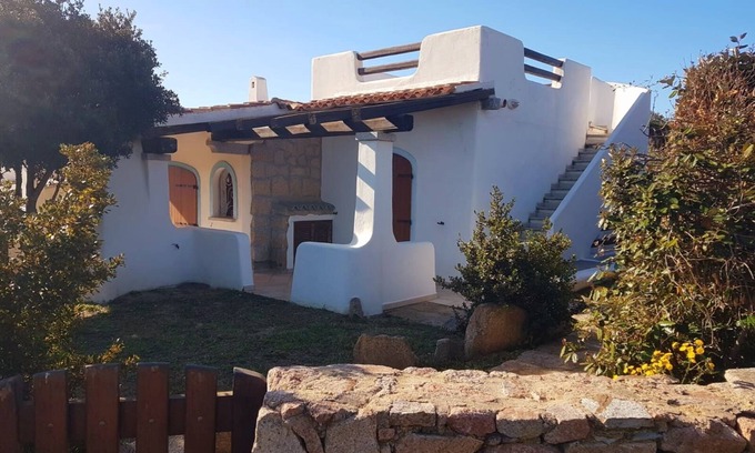 Terravecchia-Portoquadro Villa | Pequeña villa en Cala d'Oro di Porto Quadro, a 90 metros del mar.