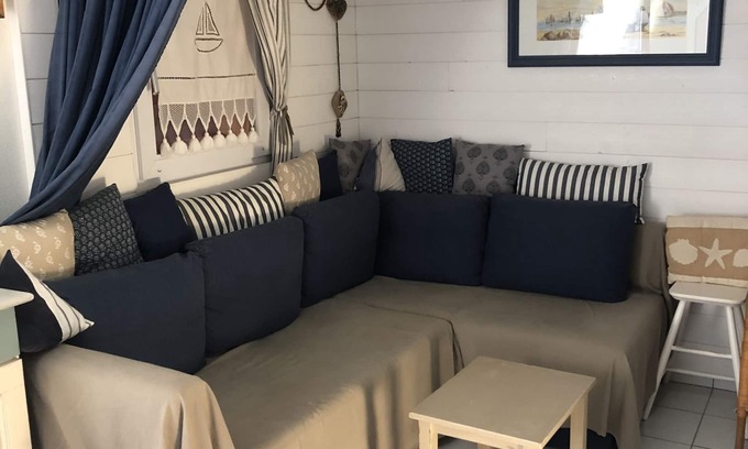 La Bernerie-en-Retz Casa | Small villa 2mn from the sea, fishing, (swimming pool )and family fun