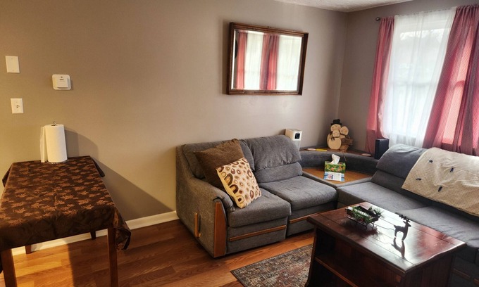 Mason City Apartamento | Small Welcoming Pet Friendly 1 bedroom Apartment