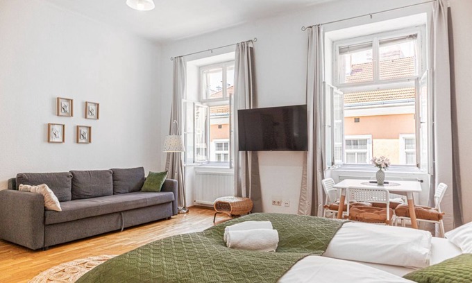 Landstrasse Apartamento | Smart 2BR Apt. Perfect for Longstays near Rennweg