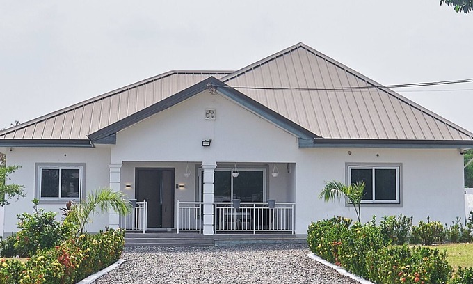 Nungua Casa | Smart Eco-Home with ambient gardens, smart features and great mountain views.