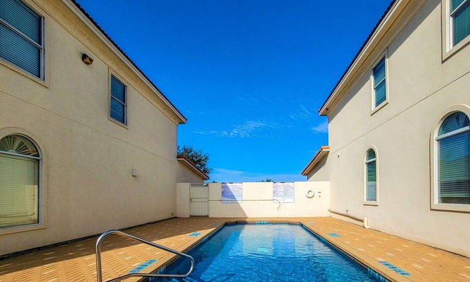 McAllen Casa | Nube Nueve Utopía. ¡Casa inteligente completa con piscina en la mejor ubicación de McAllen!
