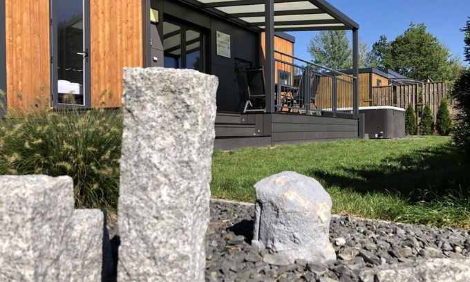 Wackersdorf Casa | Smart mobile home on the lake with whirlpool (WA102)