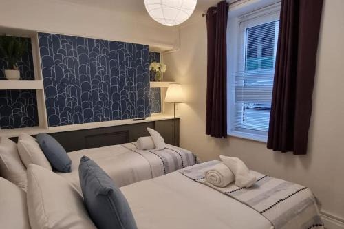 Port Talbot Casa | Smart Tv's in all 4 Bedrooms for your Convenience!