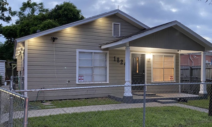 Brownsville Casa | Smart TVs, WiFi, Cold AC, Seafood Restaurant Next Door