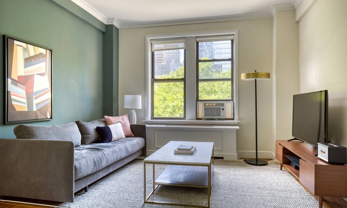 Lincoln Square Apartamento | Smart UWS 1BR w/ Doorman and amazing city views by Blueground