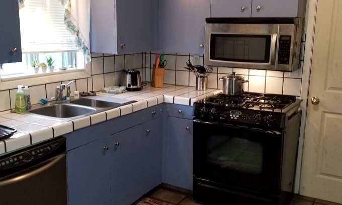 Klamath Falls Casa | ❤️Smarthouse HDTV WiFi 2 Kings Keurig Fence 3 Bdrm