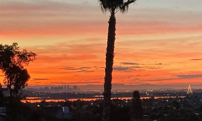 La Jolla Mesa Casa | Smashing Recently-Built Ocean/Bay/City Views