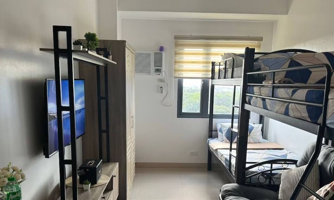 Dasmarinas Condominio | SMG Cozy Studio @ Green 2 - Wi-Fi, Netflix & Pool!